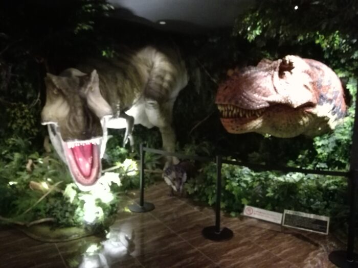 変なホテル舞浜東京ベイのティラノサウルスロボット