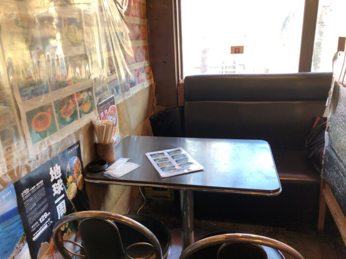 バーンキラオ下北沢店のテーブル席