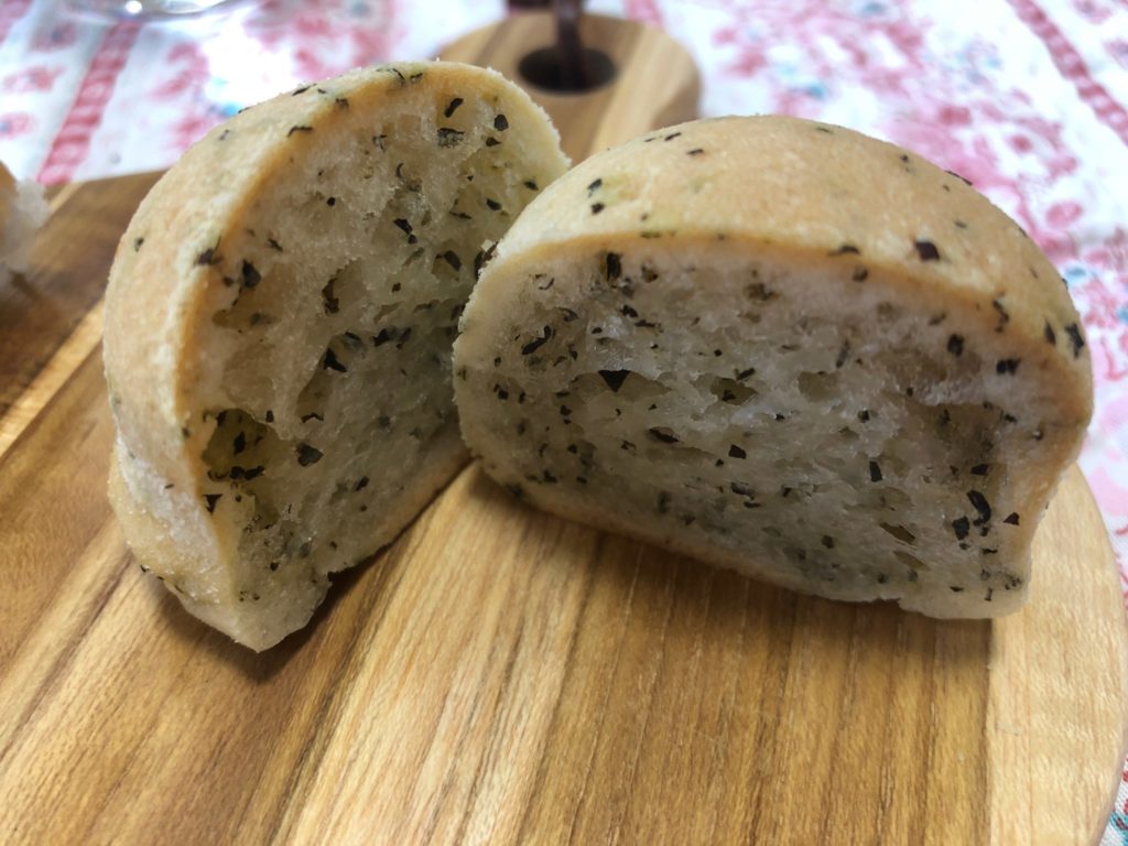 パンの蔵のバジルボール