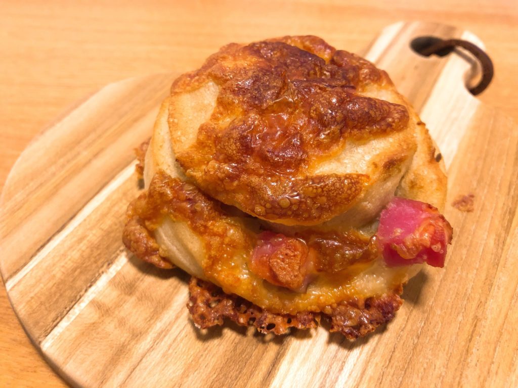 小さなおつまみパン〜柚子胡椒とブロックベーコン　160円（税抜き）