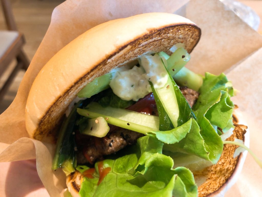 the サードバーガーのハンバーガーは野菜が美味しい