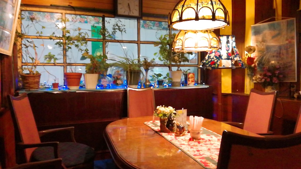 【喫茶店セブン 三軒茶屋】レトロな空間で食べるオムナポが美味い