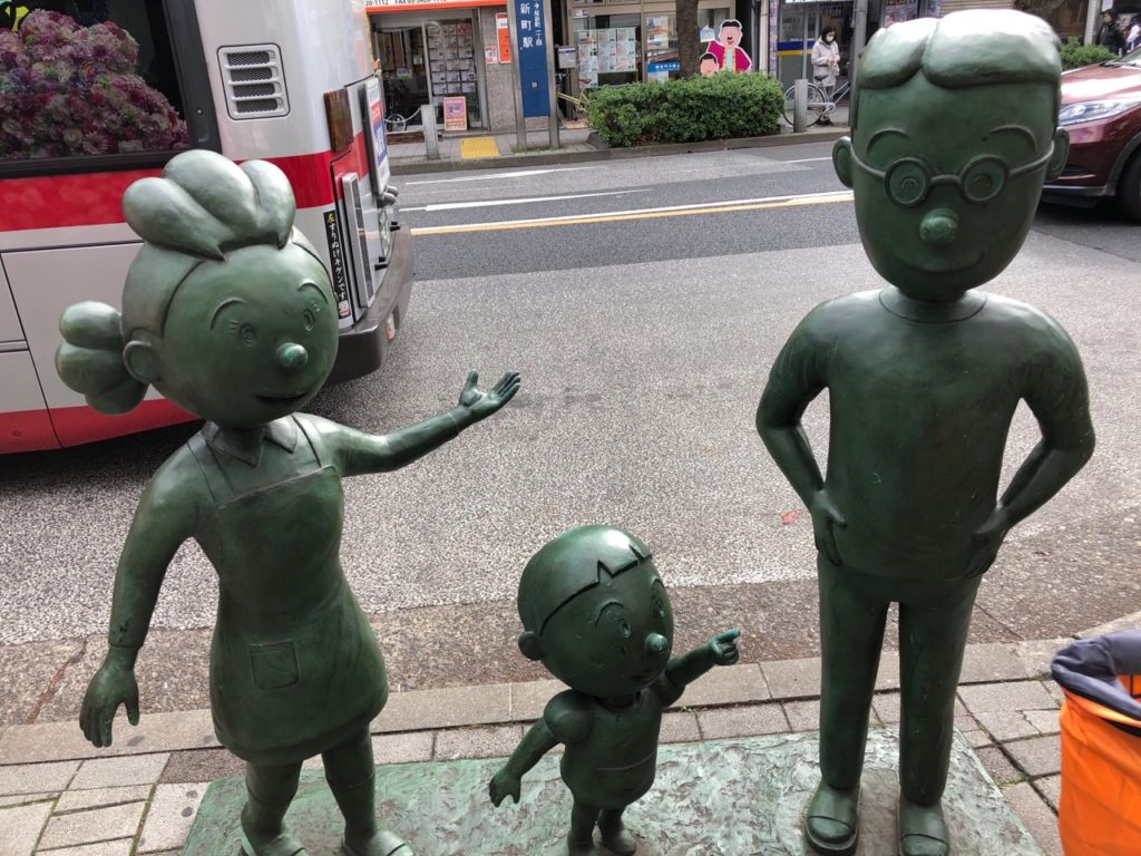 フジヤ 桜新町駅前店近くにあるサザエさん像