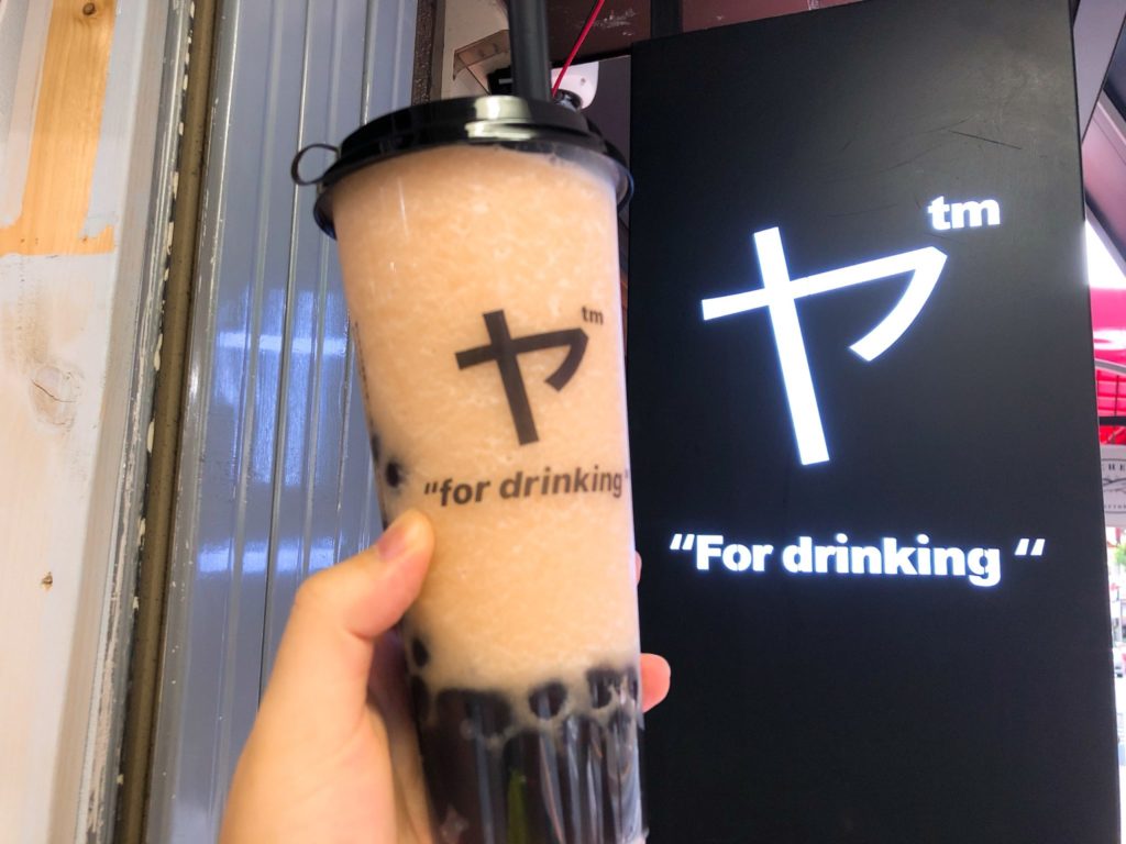 三茶ヤのタピオカ白桃烏龍スムージー