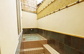 豪徳寺　鶴の湯の露天風呂
