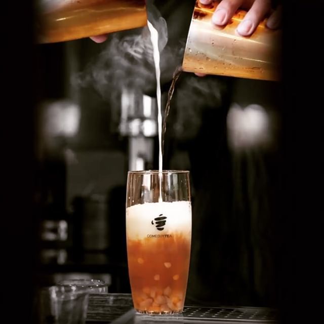 COMEBUYTEA(カムバイティー)表参道店では台湾茶でオリジナルドリンクをつくる