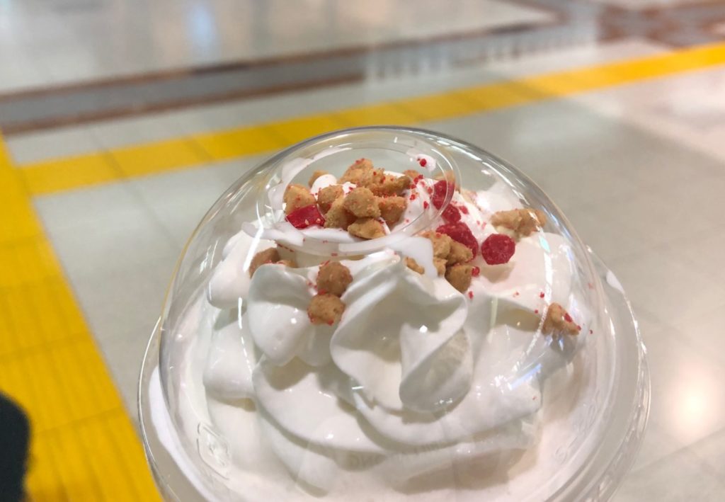 ベイクドアップルピンクフラペチーノの生クリーム