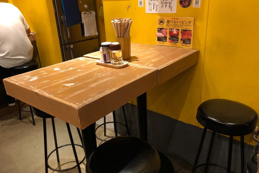 凪(なぎ)下北沢店のテーブル席