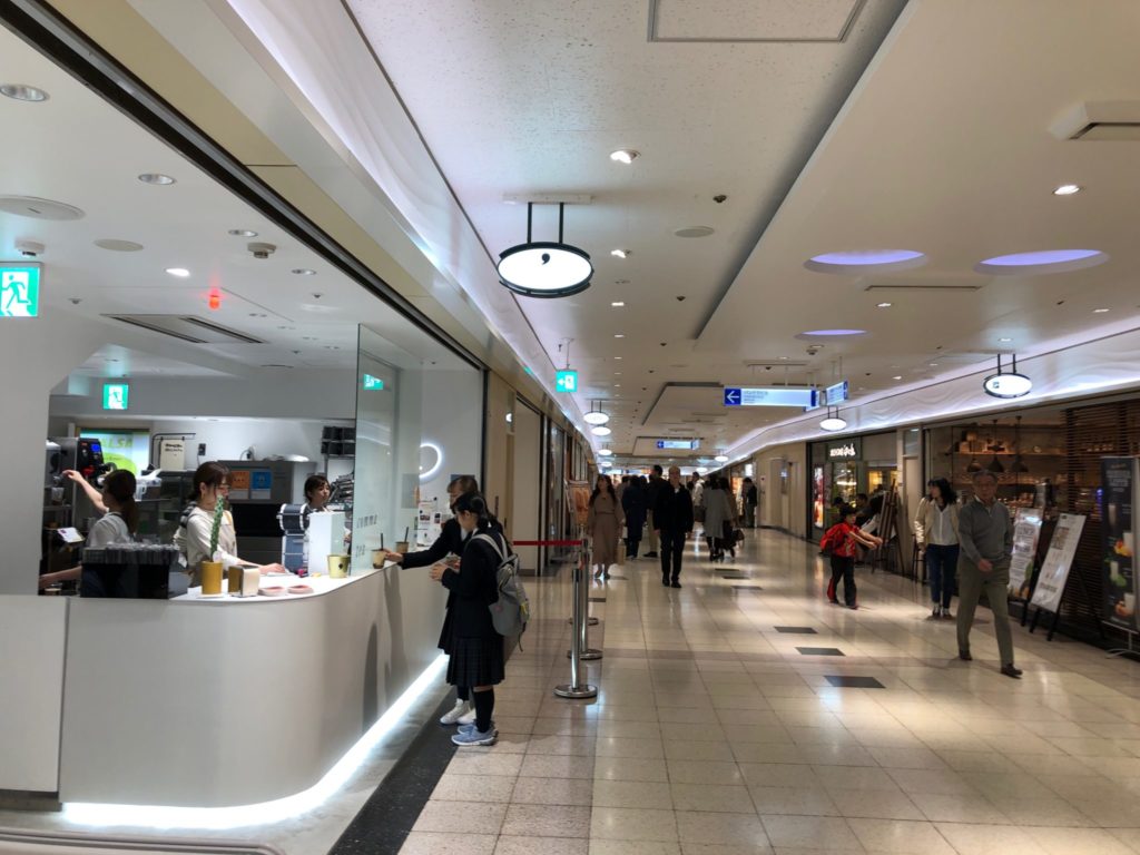 コンマティー 新宿サブナード店(タピオカ屋)はサブナード1丁目にあり