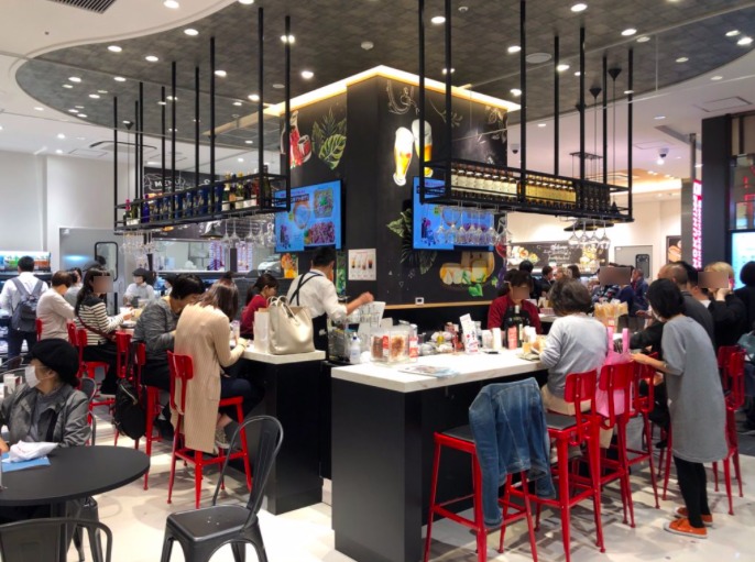 グルマンマーケット紀ノ国屋 渋谷スクランブルスクエア店のイートインコーナー