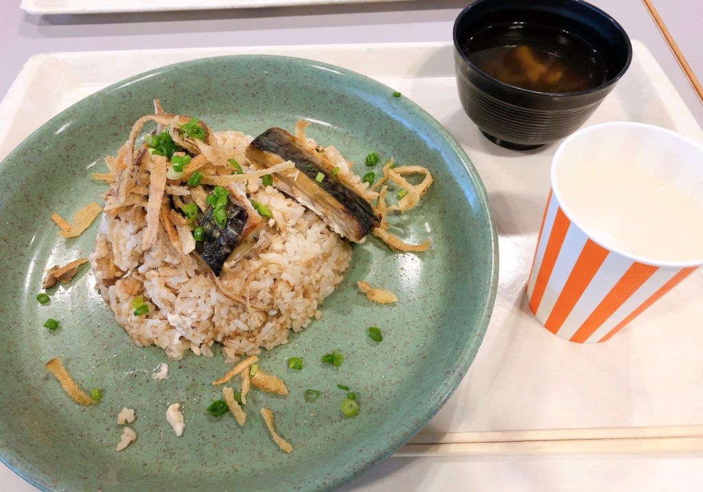 日本体育大学学食のランチ