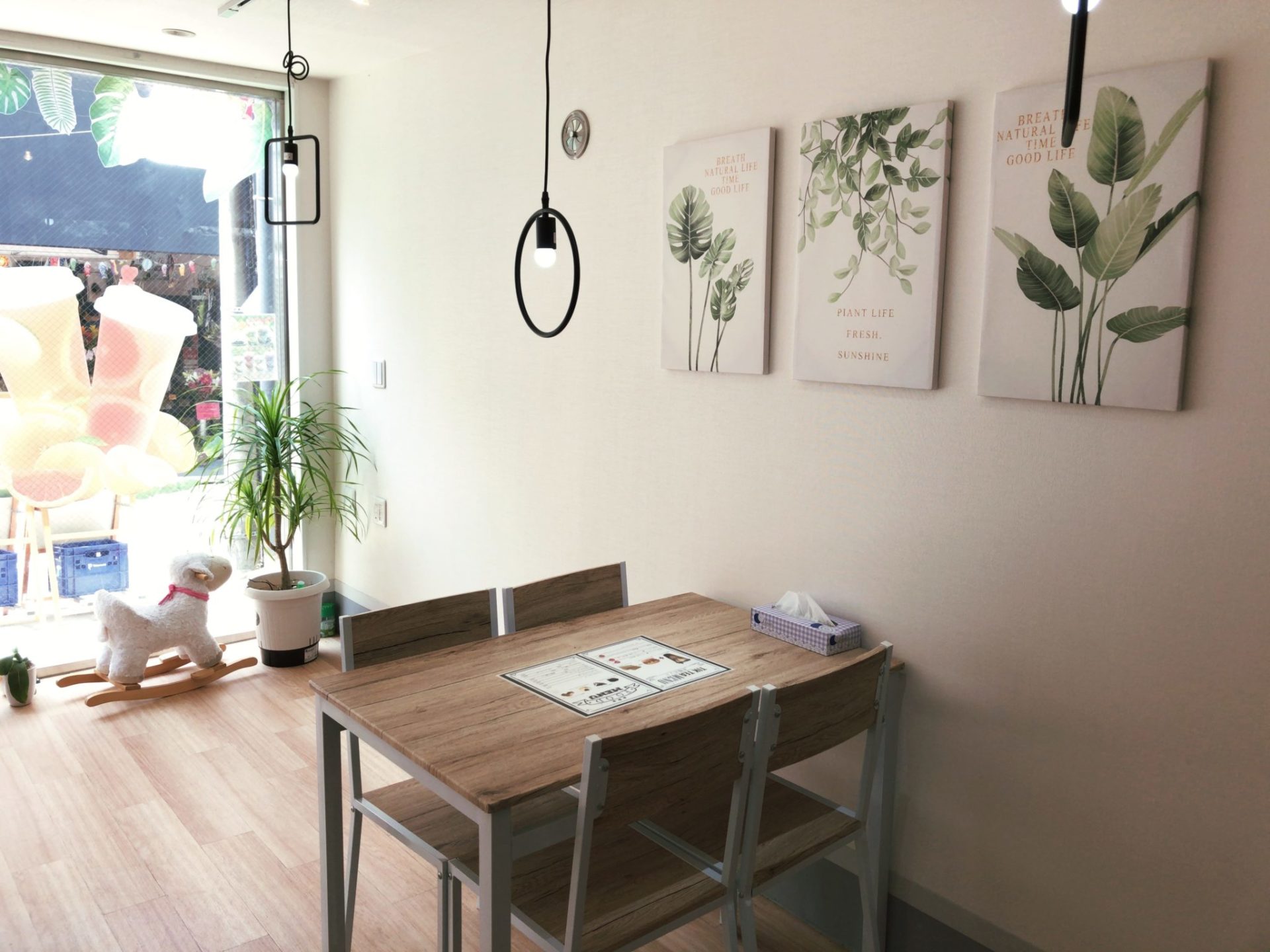 Tik Tea 豪徳寺店のテーブル席