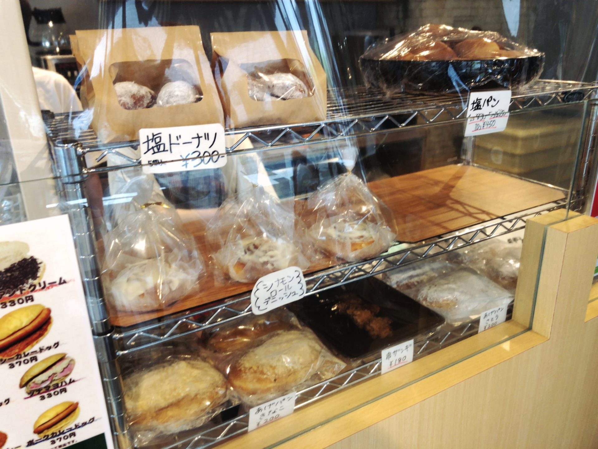 コッペんどっと 三軒茶屋店の塩ドーナツ・シナモンロール