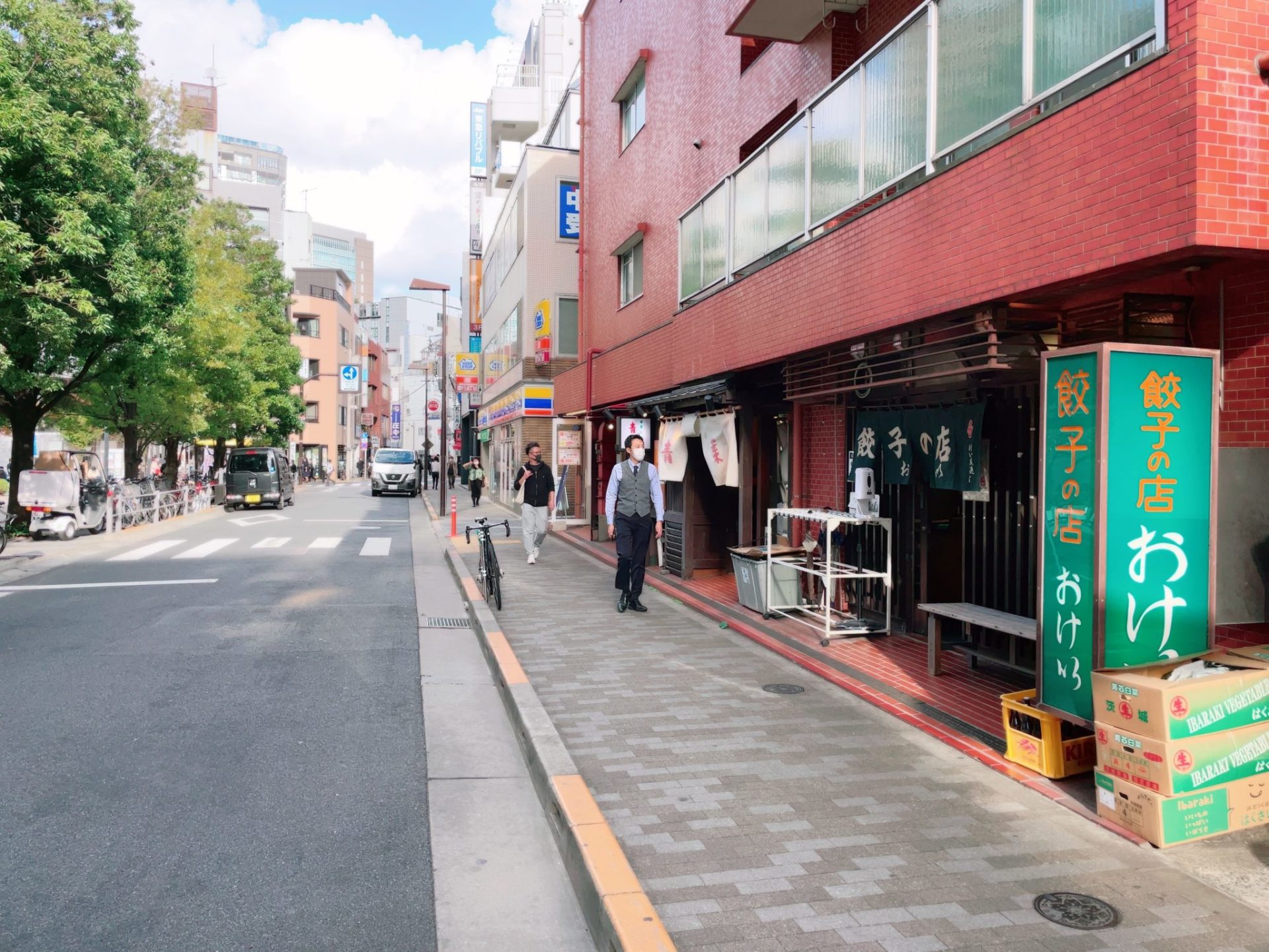 餃子の店おけ以(おけい)は青葉の並び
