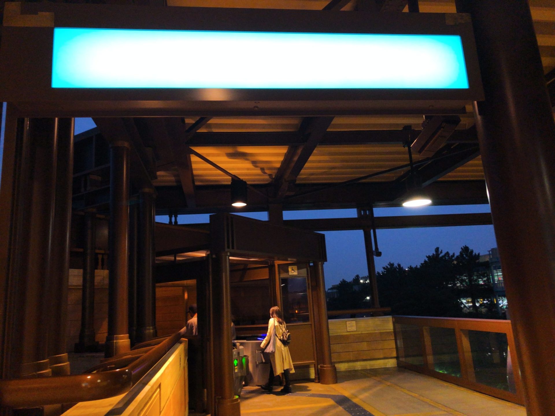 ホテルミラコスタへは、ディズニーリゾートライン「東京ディズニーシー・ステーション」から専用通路が便利