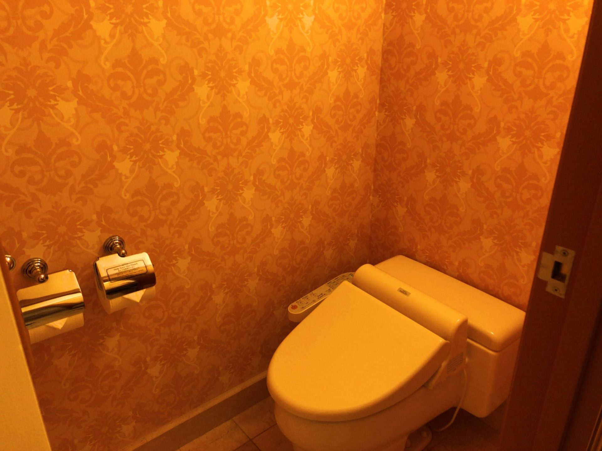 ホテルミラコスタのトイレはこんな感じ
