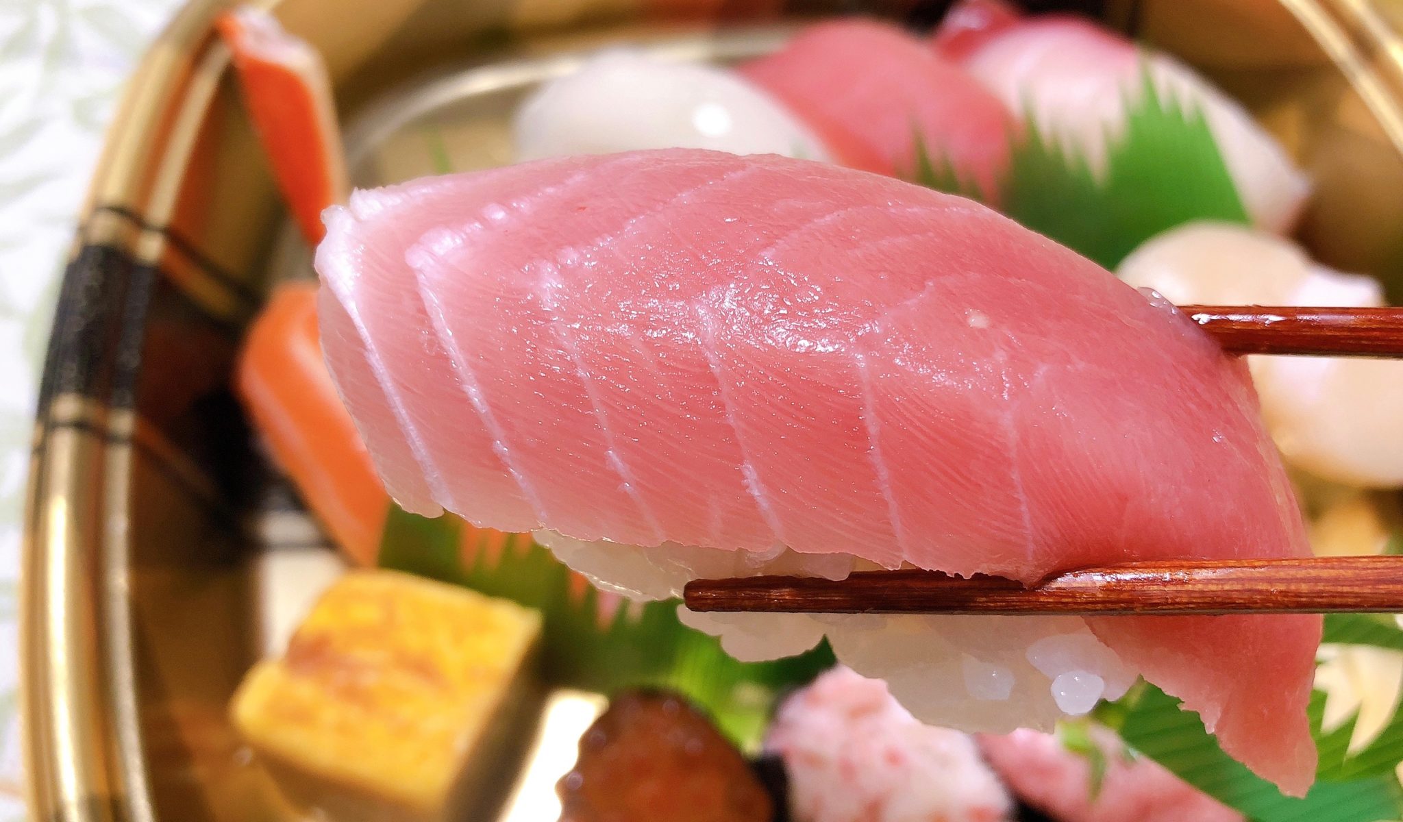出前館でデリバリーした銀のさらのマグロ