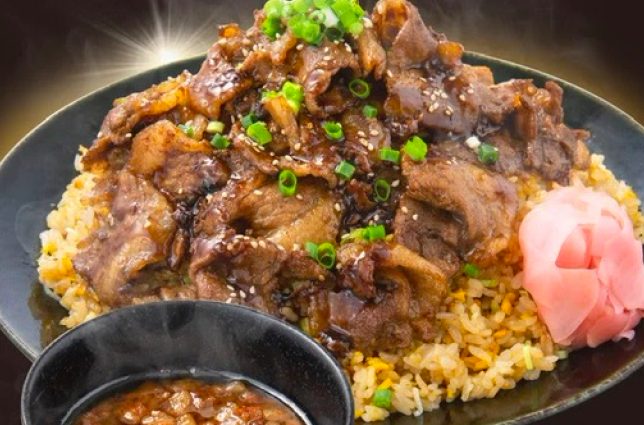 MAX鈴木の背脂飯店のチャーハン