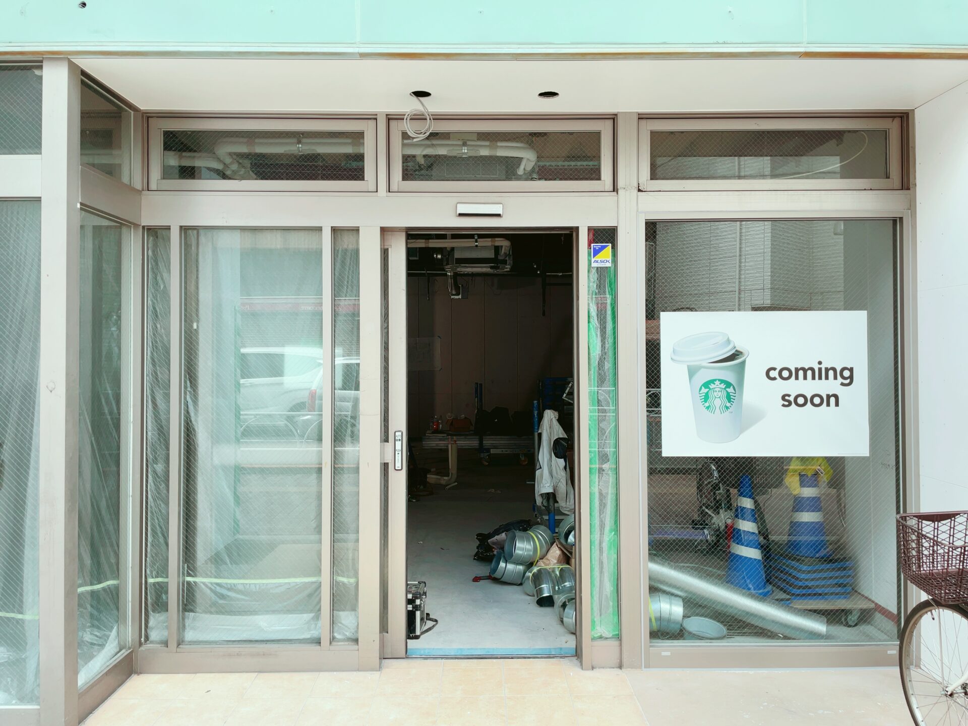 スターバックスコーヒー千歳船橋店の外観(工事中)