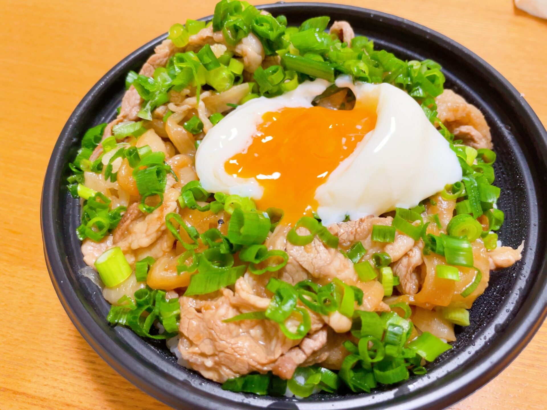 株式会社バーチャルレストランの東京チカラめしのネギ玉焼き牛丼