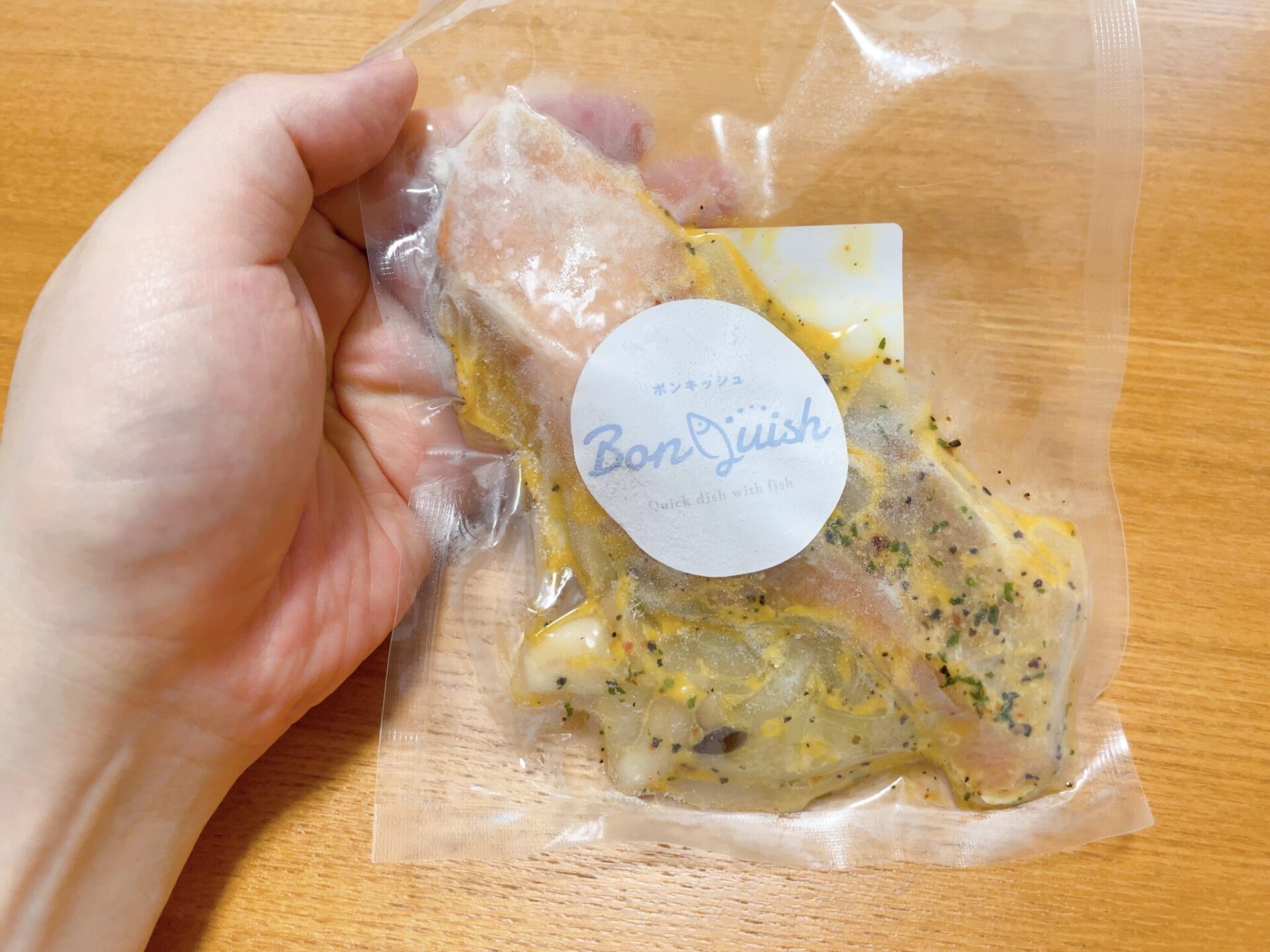 ボンキッシュの北海道産鮭のソテー 黒胡椒とレモンを添えて