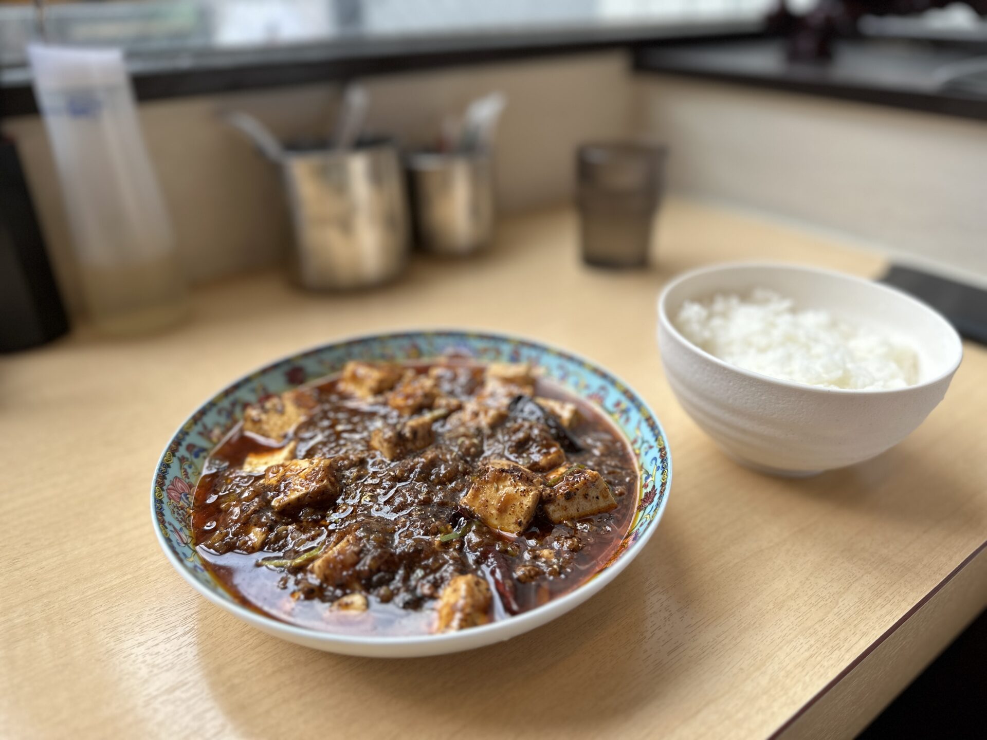 金威（カムイ）下北沢の麻婆豆腐・坦々麺セット