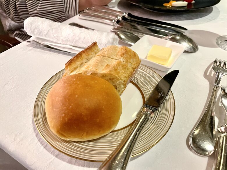 鳥羽国際ホテルの夕食　フレンチ　自家製パン