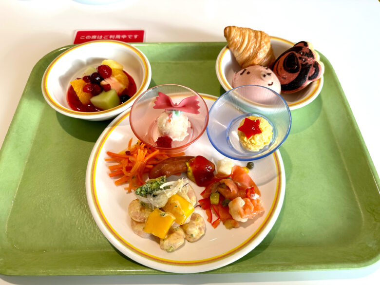 トイストーリーホテルのレストラン”ロッツォ・ガーデンカフェ”の朝食