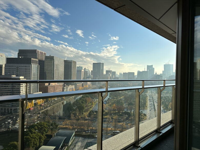 パレスホテル東京のデラックスルームキングwithバルコニーからの眺め