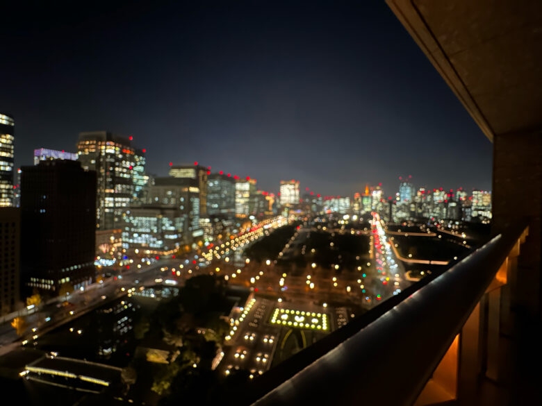 パレスホテル東京デラックスルームからの夜景