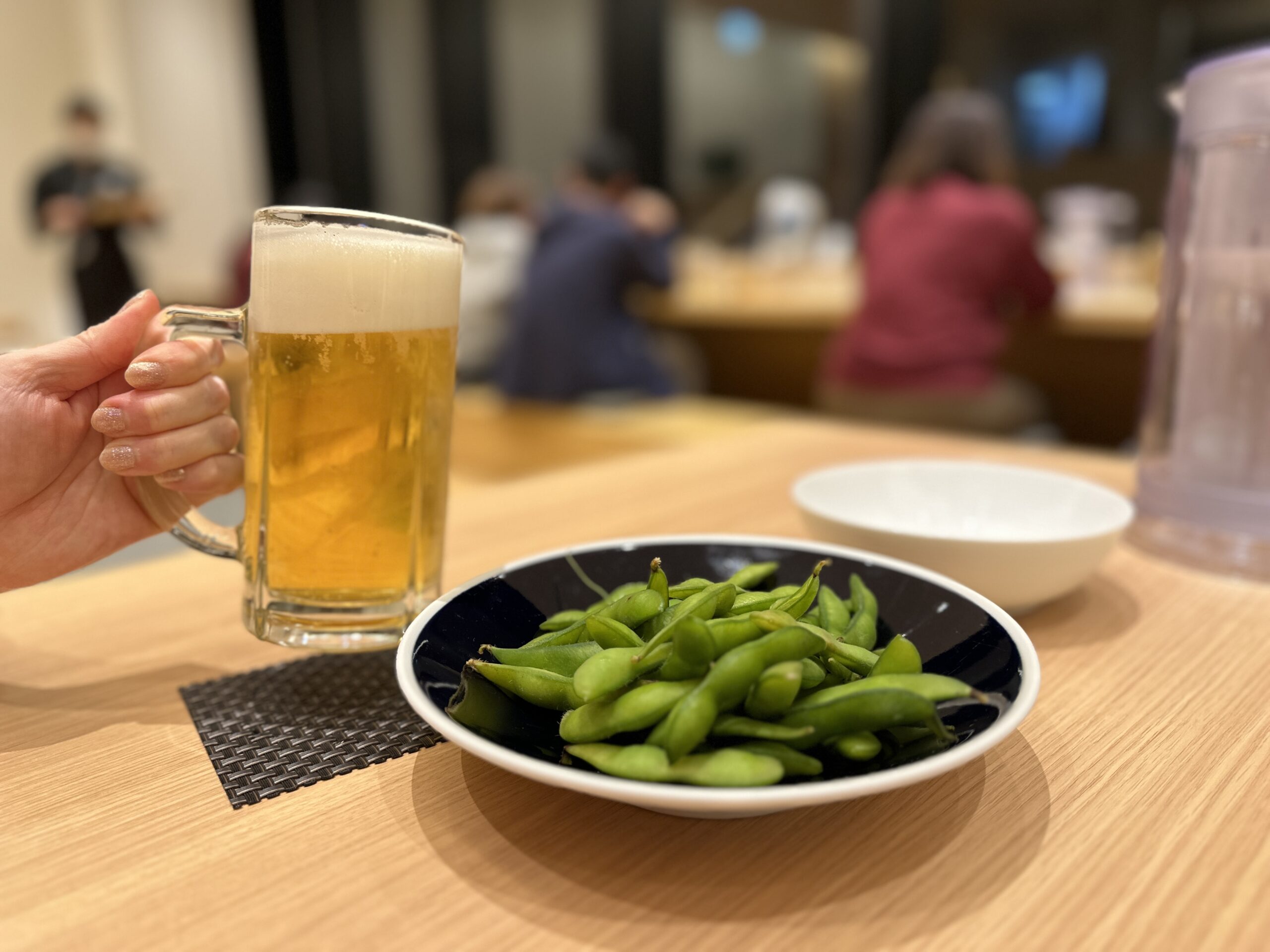 ヴィラフォンテーヌ羽田の温泉のレストランの生ビールと枝豆